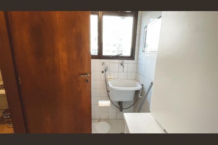 Apartamento à venda com 116m², 3 quartos e 2 vagas Apartamento à venda com 116m², 3 quartos e 2 vagasÁrea de Serviço