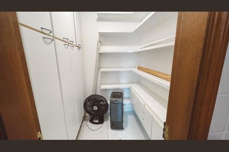 Apartamento à venda com 116m², 3 quartos e 2 vagas Apartamento à venda com 116m², 3 quartos e 2 vagasDespensa