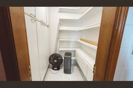 Apartamento à venda com 116m², 3 quartos e 2 vagas Apartamento à venda com 116m², 3 quartos e 2 vagasDespensa