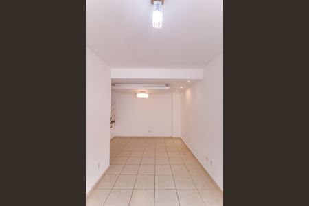 Casa para alugar com 101m², 2 quartos e 1 vaga Casa para alugar com 101m², 2 quartos e 1 vagaSala