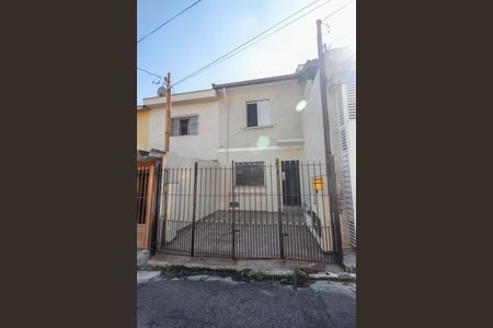 Casa à venda com 215m², 2 quartos e 1 vaga Casa à venda com 215m², 2 quartos e 1 vagaFachada