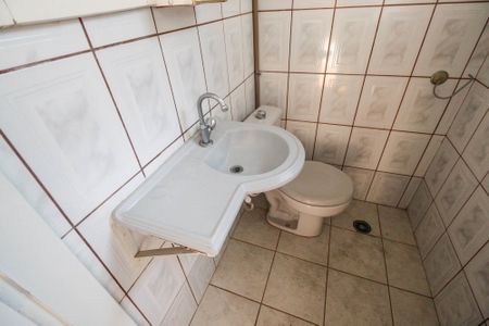 Casa à venda com 215m², 2 quartos e 1 vaga Casa à venda com 215m², 2 quartos e 1 vagaBanheiro de Serviço