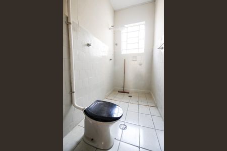 Casa à venda com 215m², 2 quartos e 1 vaga Casa à venda com 215m², 2 quartos e 1 vagaBanheiro