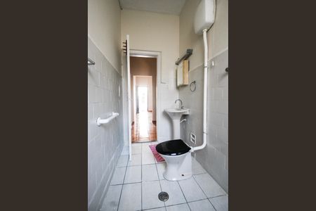 Casa à venda com 215m², 2 quartos e 1 vaga Casa à venda com 215m², 2 quartos e 1 vagaBanheiro