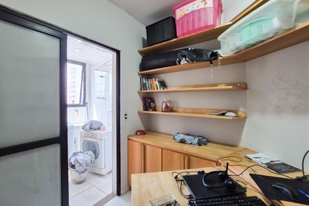 Apartamento à venda com 149m², 4 quartos e 2 vagas Apartamento à venda com 149m², 4 quartos e 2 vagasEscritório