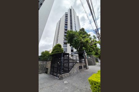 Apartamento à venda com 149m², 4 quartos e 2 vagas Apartamento à venda com 149m², 4 quartos e 2 vagasFachada e portaria