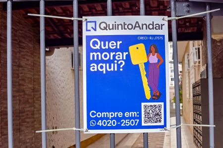 Casa à venda com 80m², 2 quartos e sem vagaFachado do condomínio com placa