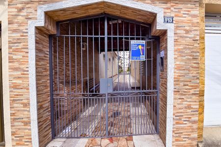 Casa à venda com 80m², 2 quartos e sem vagaFachado do condomínio com placa