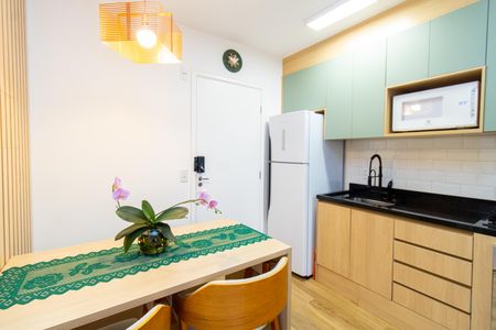 Sala de apartamento para alugar com 2 quartos, 35m² em Parque Vitoria, São Paulo