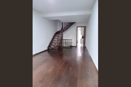 Casa à venda com 107m², 2 quartos e 1 vaga