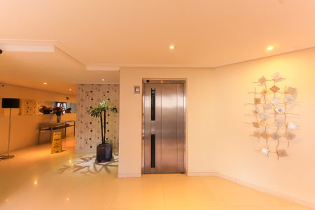 Apartamento à venda com 80m², 3 quartos e 2 vagas Apartamento à venda com 80m², 3 quartos e 2 vagasHall