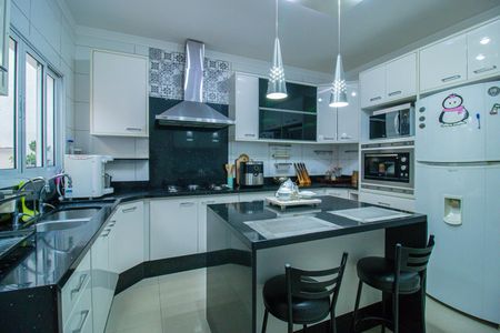 Casa à venda com 198m², 4 quartos e 2 vagas