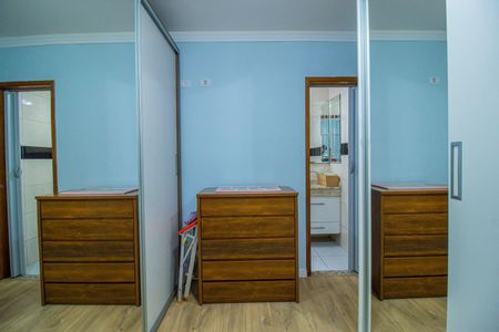 Casa à venda com 198m², 4 quartos e 2 vagas