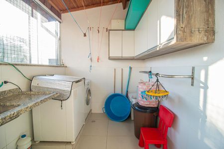 Casa à venda com 198m², 4 quartos e 2 vagas