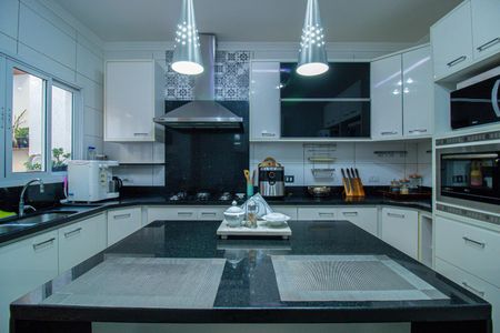 Casa à venda com 198m², 4 quartos e 2 vagas