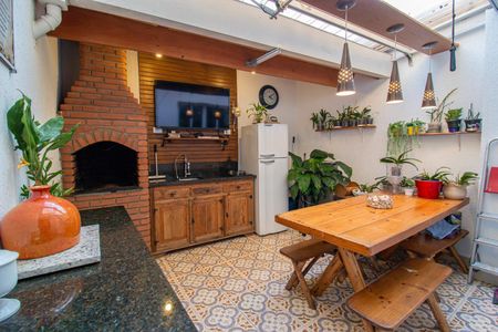 Casa à venda com 198m², 4 quartos e 2 vagas