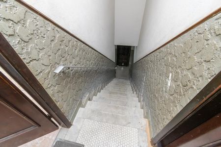 Apartamento à venda com 68m², 2 quartos e sem vaga Apartamento à venda com 68m², 2 quartos e sem vagaÁrea comum - Escadas