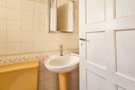 Casa para alugar com 180m², 3 quartos e 2 vagas Casa para alugar com 180m², 3 quartos e 2 vagasEdícula - banheiro