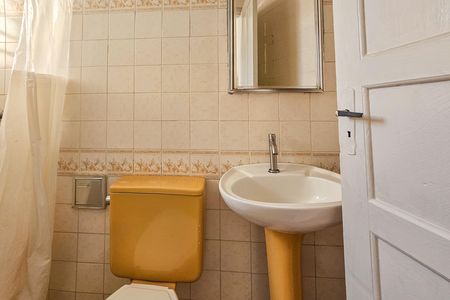 Casa para alugar com 180m², 3 quartos e 2 vagas Casa para alugar com 180m², 3 quartos e 2 vagasEdícula - banheiro