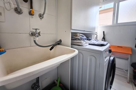 Apartamento à venda com 58m², 3 quartos e 1 vagaÁrea de Serviço