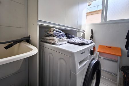 Apartamento à venda com 58m², 3 quartos e 1 vagaÁrea de Serviço