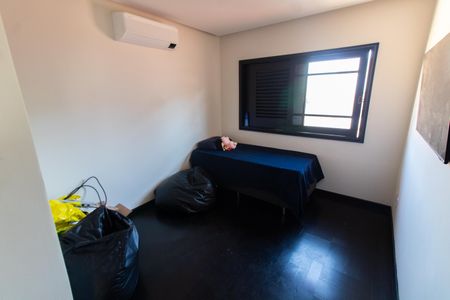 Casa à venda com 220m², 3 quartos e 4 vagasSuíte 2