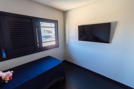 Casa à venda com 220m², 3 quartos e 4 vagasSuíte 2