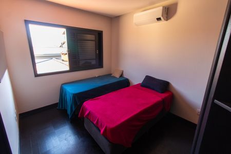 Casa à venda com 220m², 3 quartos e 4 vagasSuíte