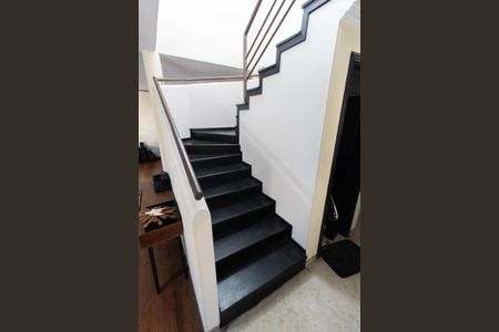 Casa à venda com 220m², 3 quartos e 4 vagasCorredor