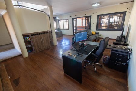 Casa à venda com 220m², 3 quartos e 4 vagasSala