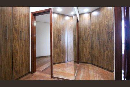Apartamento para alugar com 290m², 4 quartos e 4 vagasCloset da suíte 1