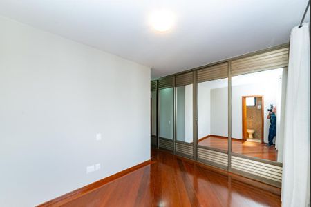 Apartamento para alugar com 170m², 3 quartos e 4 vagas Apartamento para alugar com 170m², 3 quartos e 4 vagasSuíte 2