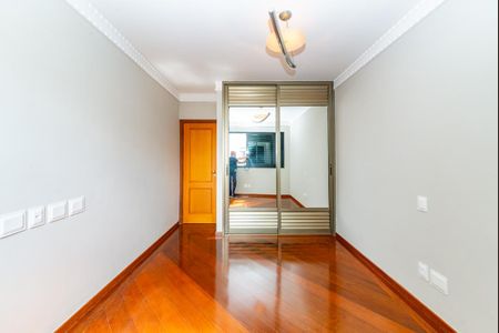 Apartamento para alugar com 170m², 3 quartos e 4 vagas Apartamento para alugar com 170m², 3 quartos e 4 vagasQuarto