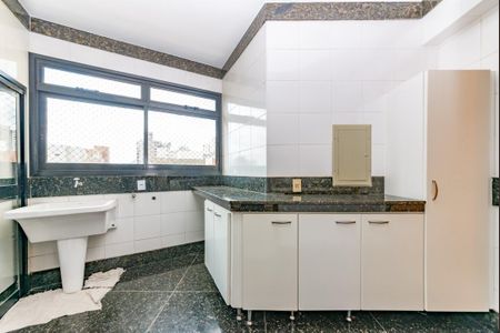 Apartamento para alugar com 170m², 3 quartos e 4 vagas Apartamento para alugar com 170m², 3 quartos e 4 vagasÁrea de Serviço