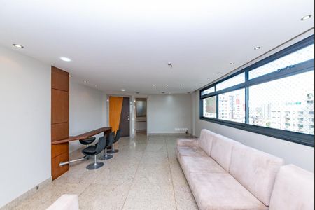 Apartamento para alugar com 170m², 3 quartos e 4 vagas Apartamento para alugar com 170m², 3 quartos e 4 vagasSala