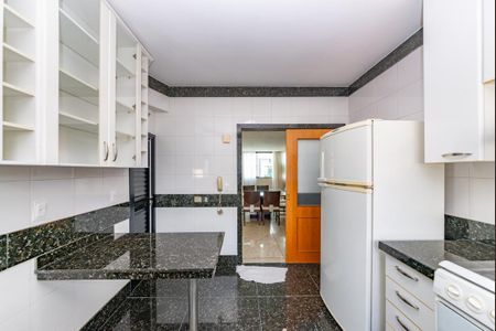 Apartamento para alugar com 170m², 3 quartos e 4 vagas Apartamento para alugar com 170m², 3 quartos e 4 vagasCozinha