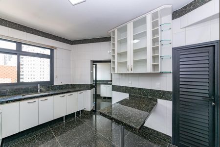 Apartamento para alugar com 170m², 3 quartos e 4 vagas Apartamento para alugar com 170m², 3 quartos e 4 vagasCozinha