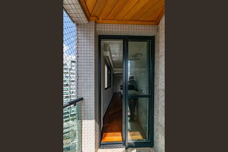 Apartamento para alugar com 170m², 3 quartos e 4 vagas Apartamento para alugar com 170m², 3 quartos e 4 vagasSacada da Suíte 1