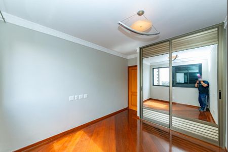 Apartamento para alugar com 170m², 3 quartos e 4 vagas Apartamento para alugar com 170m², 3 quartos e 4 vagasQuarto