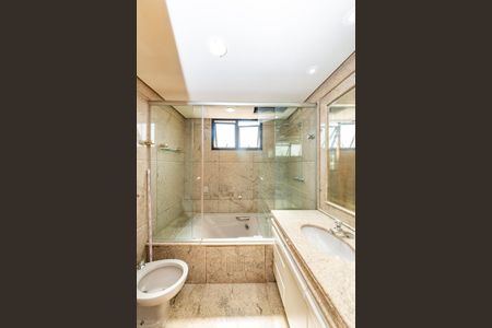 Apartamento para alugar com 170m², 3 quartos e 4 vagas Apartamento para alugar com 170m², 3 quartos e 4 vagasBanheiro da Suíte 1