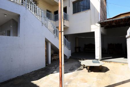 Casa à venda com 510m², 5 quartos e 3 vagas Casa à venda com 510m², 5 quartos e 3 vagasÁrea externa