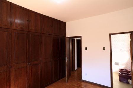 Casa à venda com 510m², 5 quartos e 3 vagas Casa à venda com 510m², 5 quartos e 3 vagasSuíte