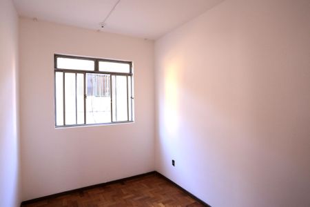 Casa à venda com 510m², 5 quartos e 3 vagas Casa à venda com 510m², 5 quartos e 3 vagasQuarto 4