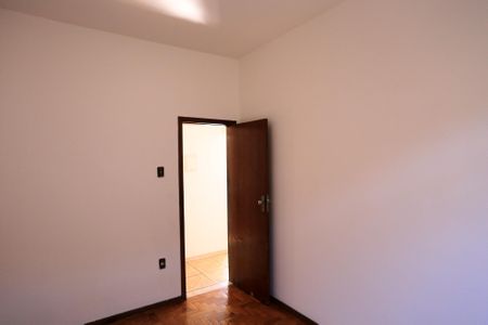 Casa à venda com 510m², 5 quartos e 3 vagas Casa à venda com 510m², 5 quartos e 3 vagasQuarto 4