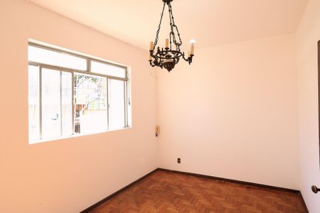 Casa à venda com 510m², 5 quartos e 3 vagas Casa à venda com 510m², 5 quartos e 3 vagasSala