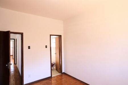 Casa à venda com 510m², 5 quartos e 3 vagas Casa à venda com 510m², 5 quartos e 3 vagasSuíte