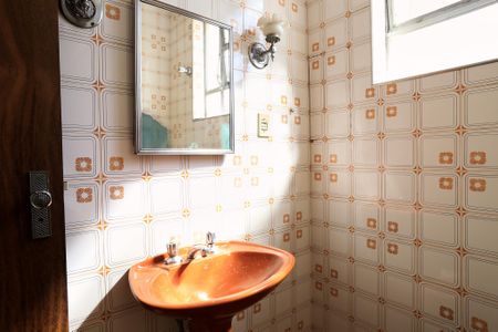 Casa à venda com 510m², 5 quartos e 3 vagas Casa à venda com 510m², 5 quartos e 3 vagasBanheiro Social