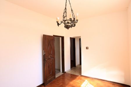 Casa à venda com 510m², 5 quartos e 3 vagas Casa à venda com 510m², 5 quartos e 3 vagasSala