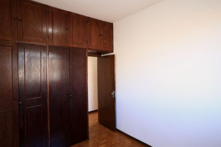 Casa à venda com 510m², 5 quartos e 3 vagas Casa à venda com 510m², 5 quartos e 3 vagasQuarto 2