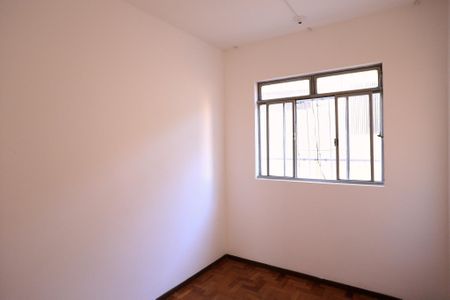 Casa à venda com 510m², 5 quartos e 3 vagas Casa à venda com 510m², 5 quartos e 3 vagasQuarto 4